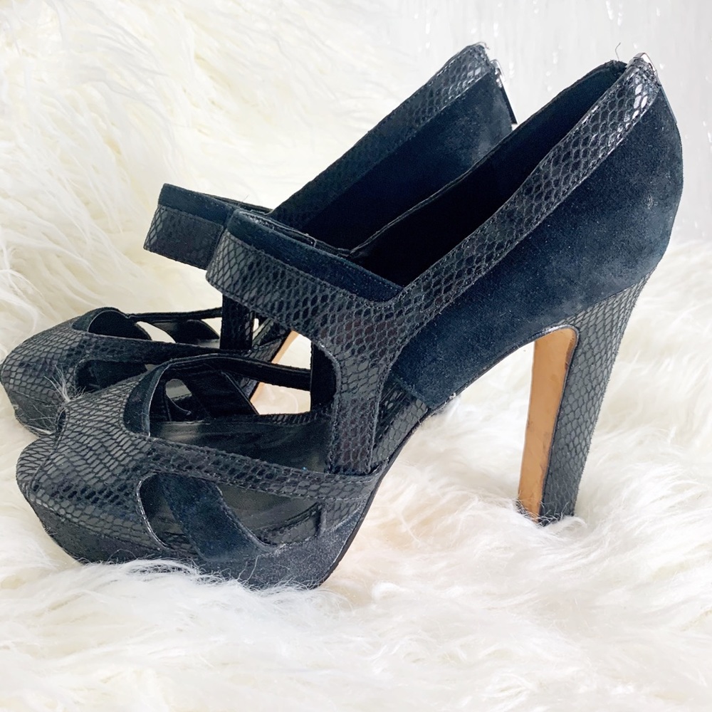 WHite House Black Market black platform sz 8.5